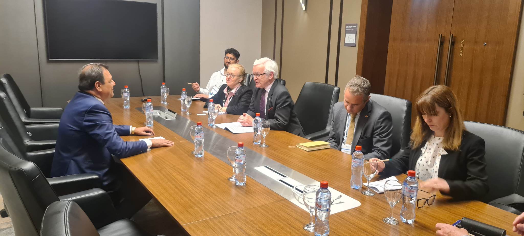 angjushev-wickers-4-a7f