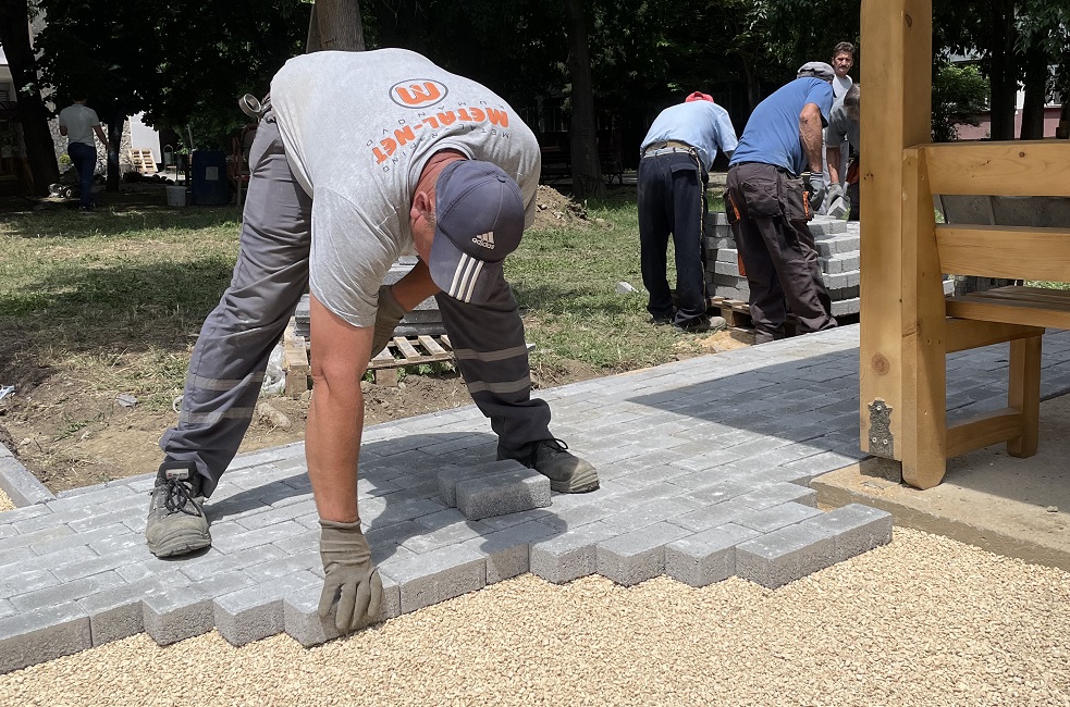 ou-blazhe-koneski-trotoar-887