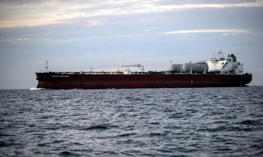 Illustration Crude Oil and LNG Tanker