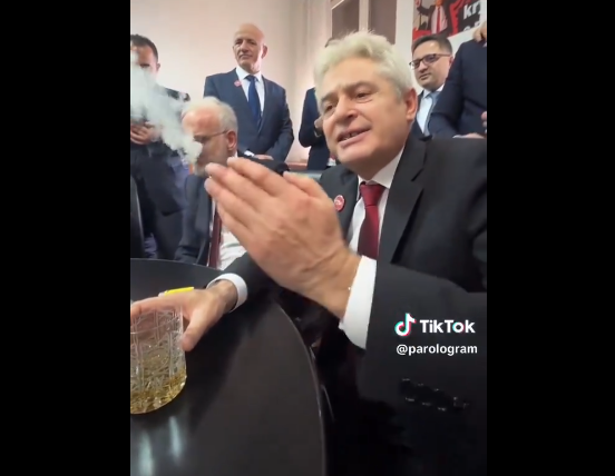 Ahmeti pee, dzaferi pusi'