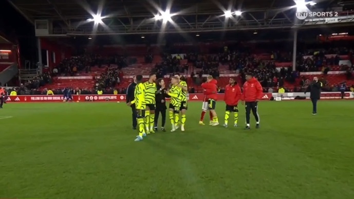 arsenal-zinchenko-white Арсенал