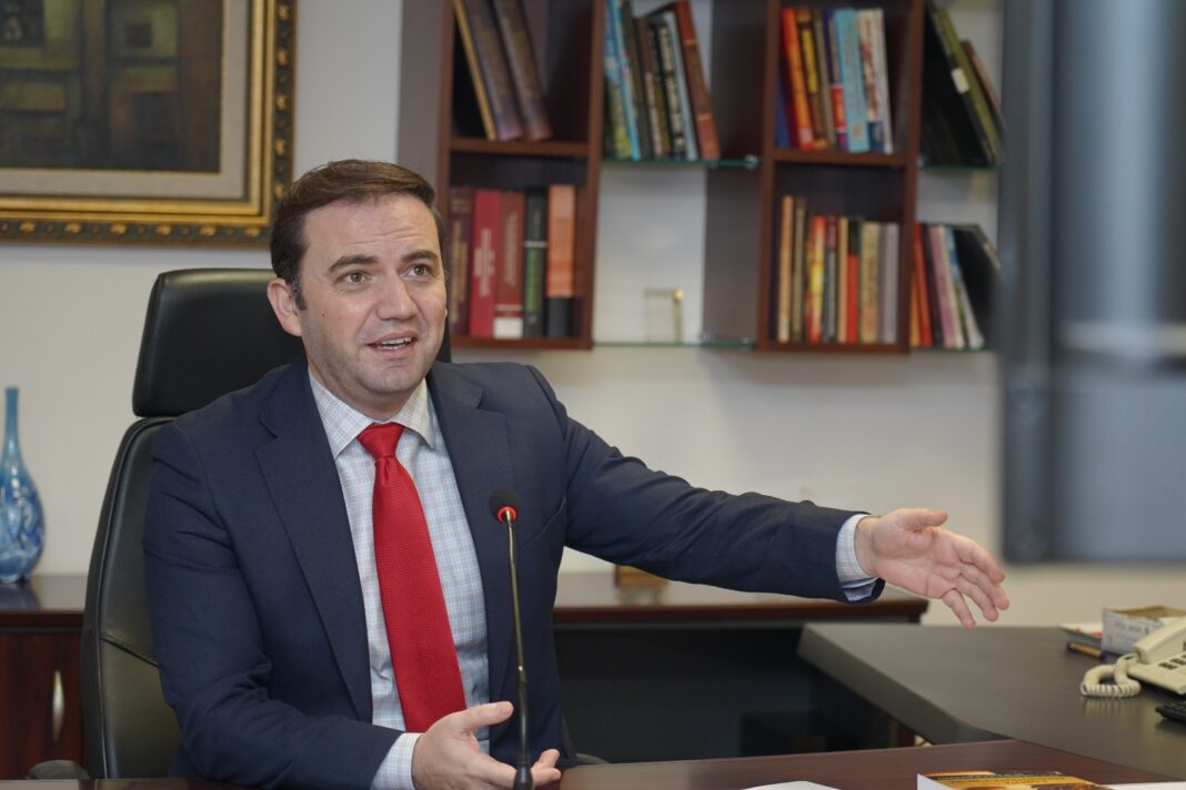 Bujar_Osmani_vo_kabinet