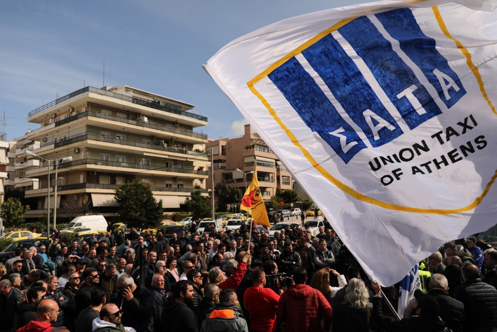 Taxi drivers in Athens call for 48-hour strike Атина штрајк таксисти