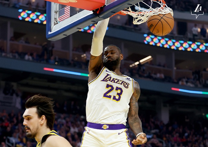 Леброн Џејмс