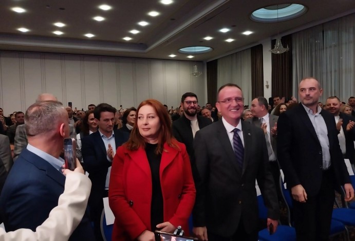 Taravari vonreden kongres