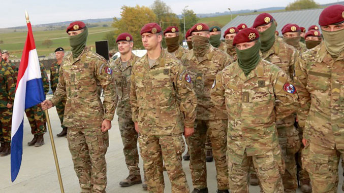 Холандија војници