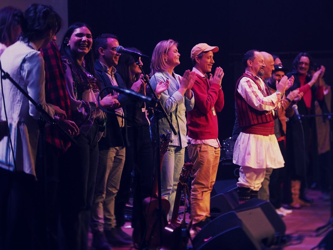 Makedonium bend vo Danska ovacii