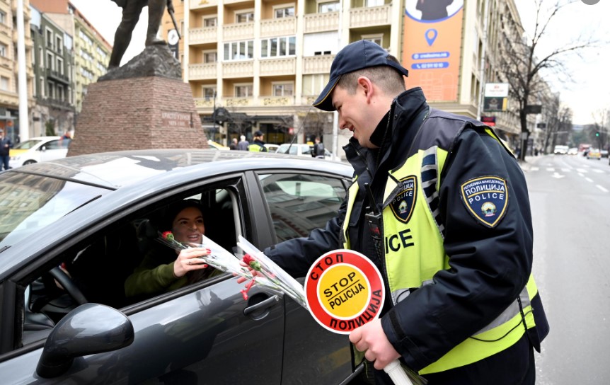 zena vozac karanfil policaec