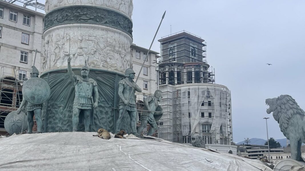 Aleksandar Makedonski spomenikot kucinja
