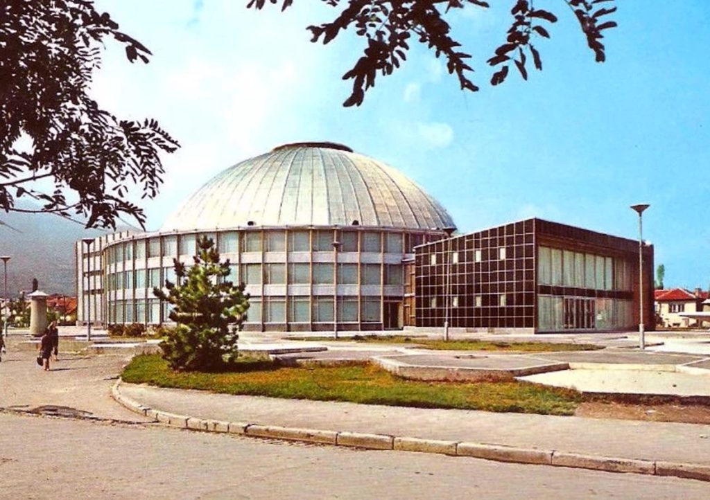 univerzalna sala po zemjotresot