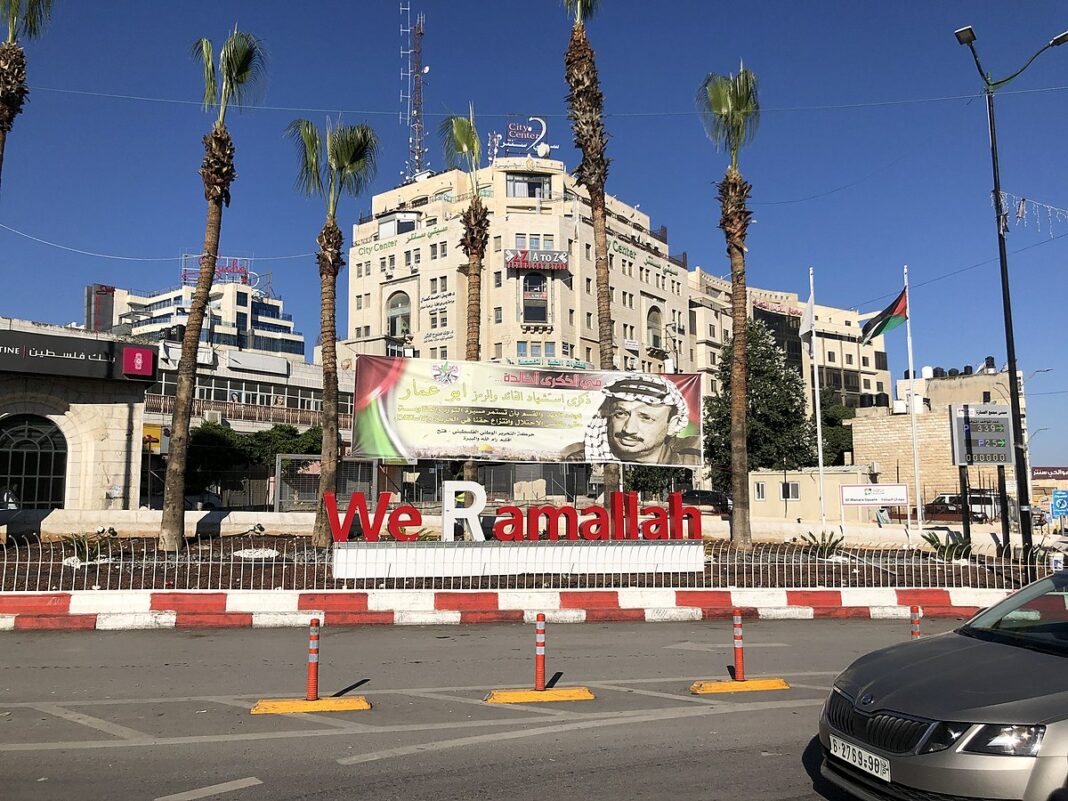Al-Manara_Square,_Ramallah_02