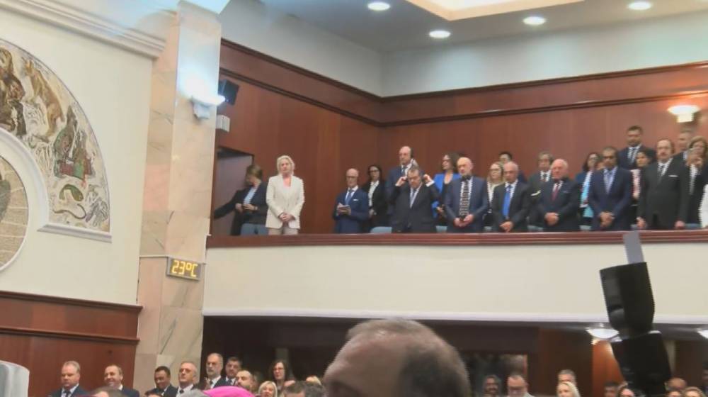 filipidu napusti sobranie