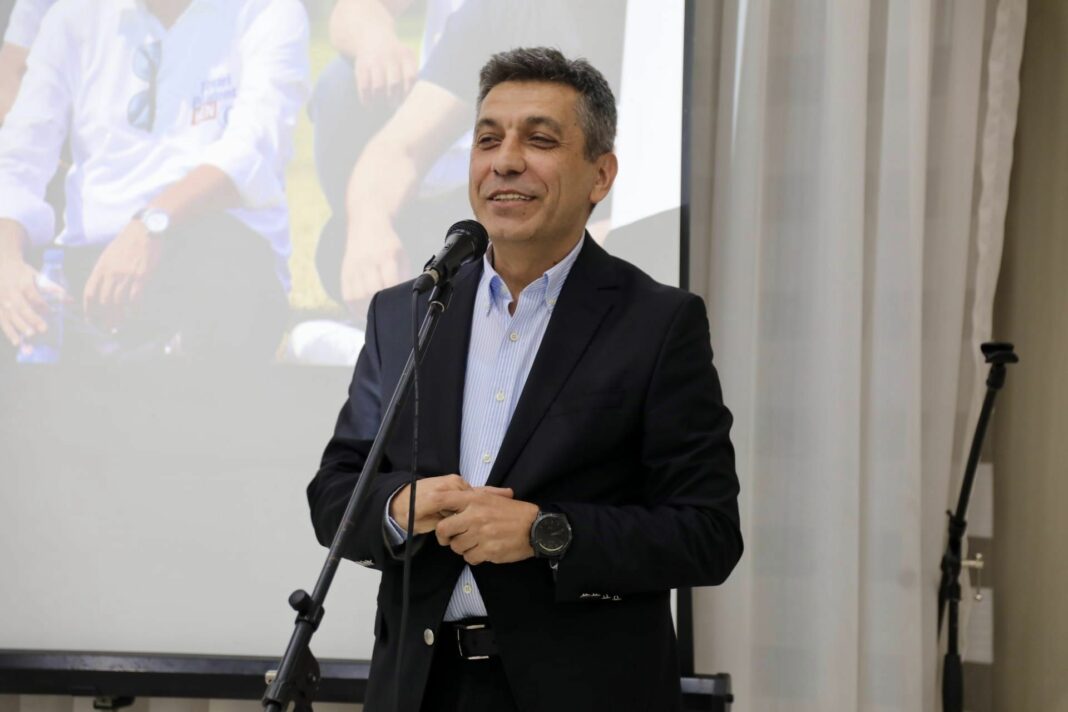 izet medziti izrazuva zadovolstvo