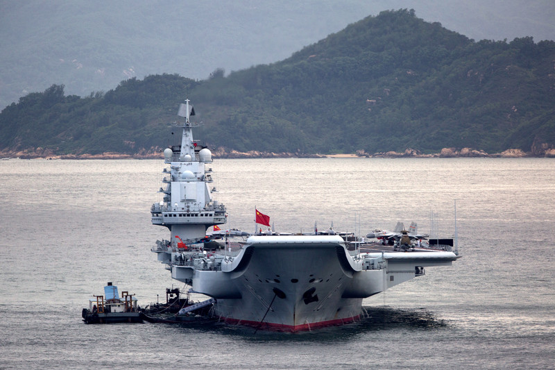 Aircraft carrier Liaoning arrives Hong Kong