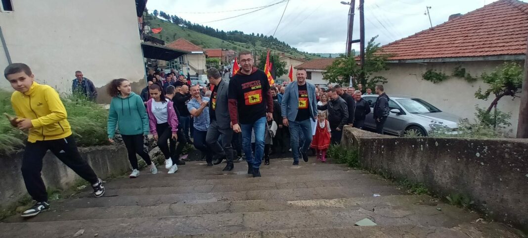 Mickoski vo Razlovci so gragani