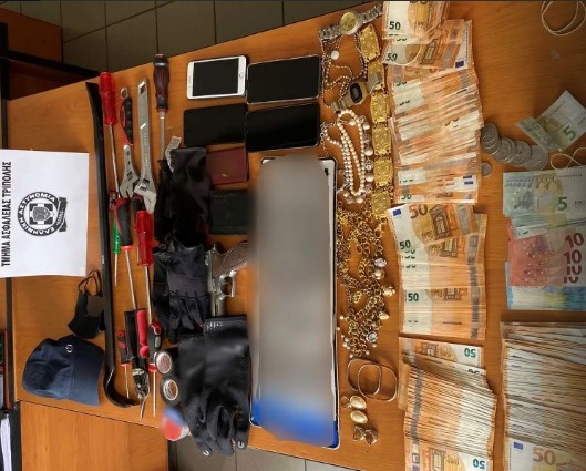 nakit pari od kradec od makedonija na peloponez