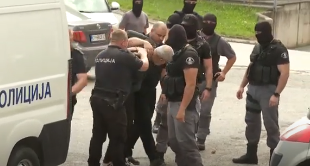 palco pred sudija zapritvorot