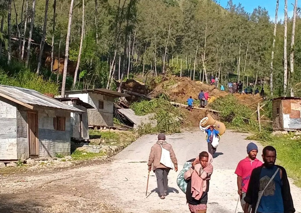 Fatal landslide in kills around 100 people in Kaokalam Village, Papua New Guinea
