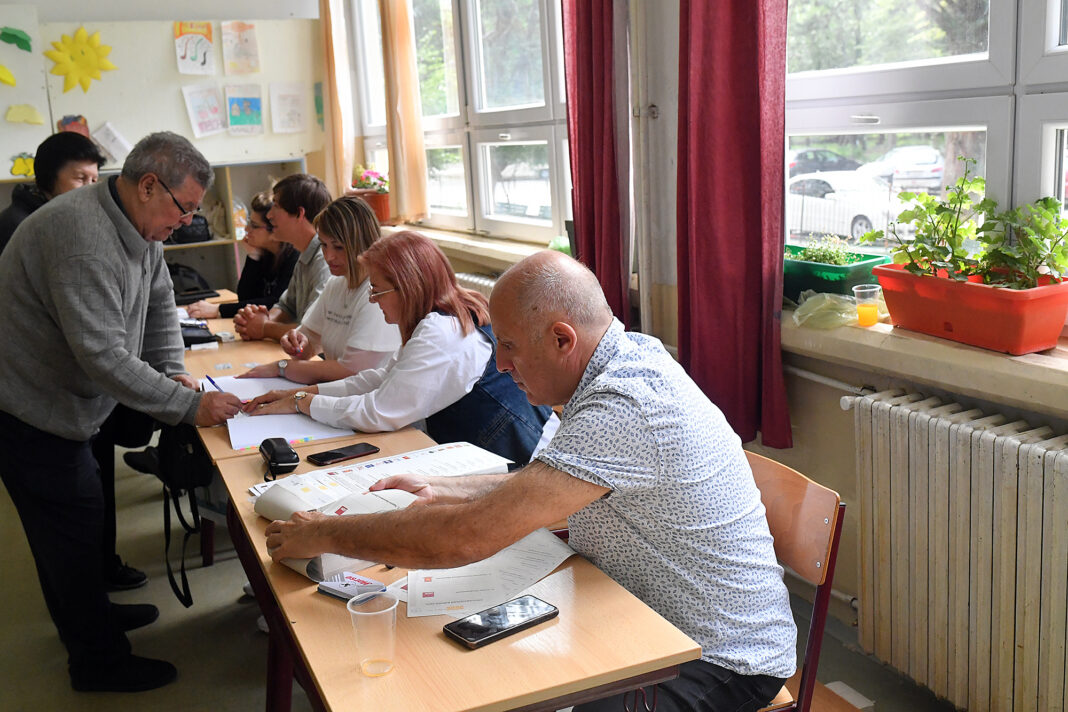 parlamentarni 8 maj (5)