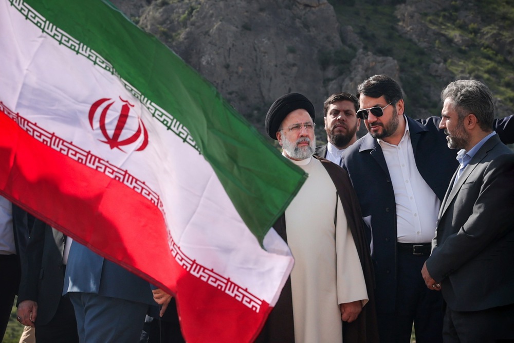 Helicopter carrying Iranian President Raisi suffered a 'hard landing'