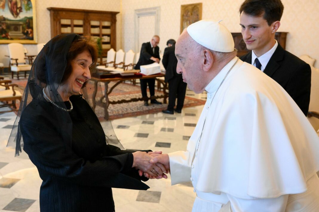 Siljanovska Papata Francisk rakuvanje