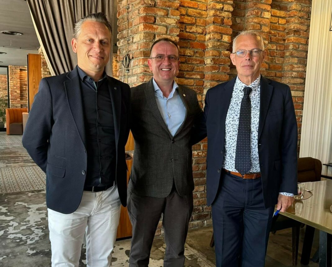 Taravari so Vanhojte