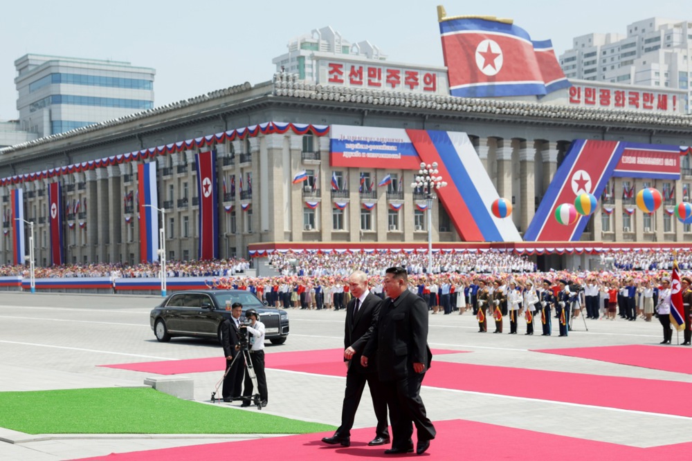 North Korea welcomes Russian President Putin with grand parade