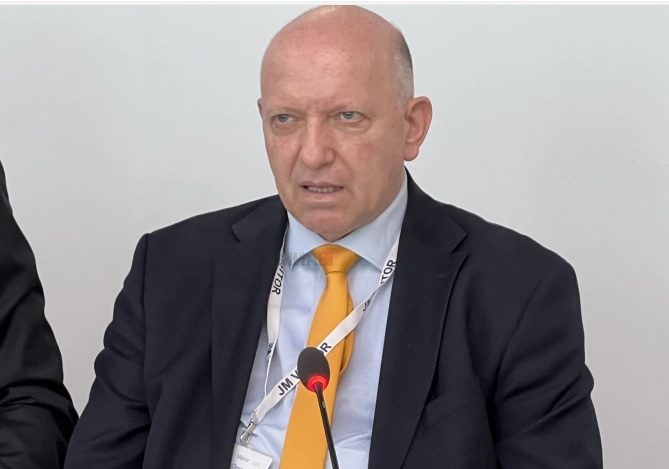 Azeski Pariz diskusija