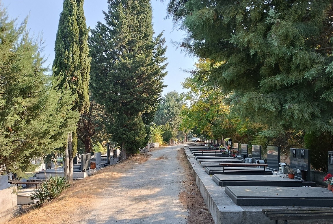 Вандалски напад на гробиштата во Бутел, искршени 11 гробни места