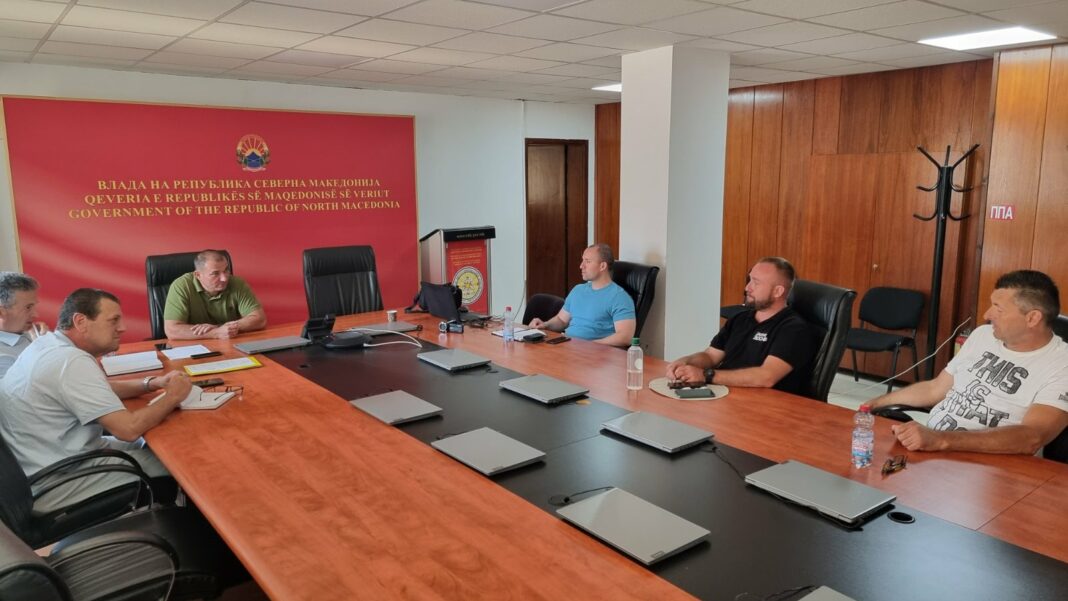 Stojance sredba za zmiite