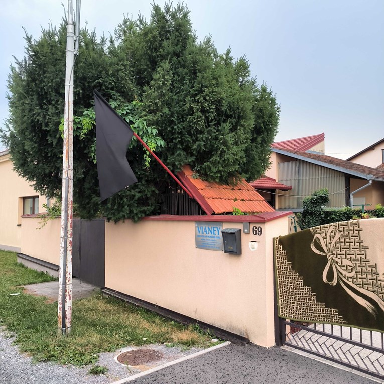 44b7f46b-595c-4e08-8b68-eab33d4f5e51