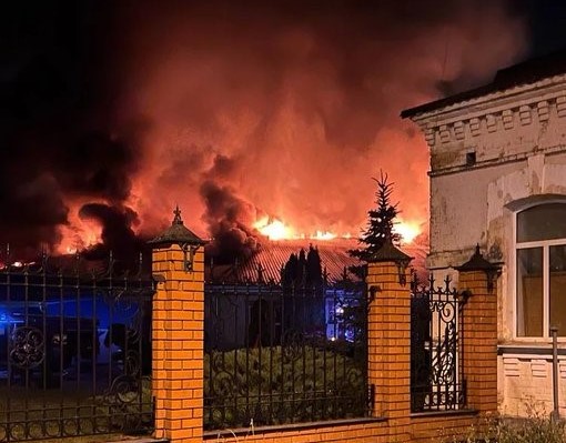 фабрика гори Русија.jpg1