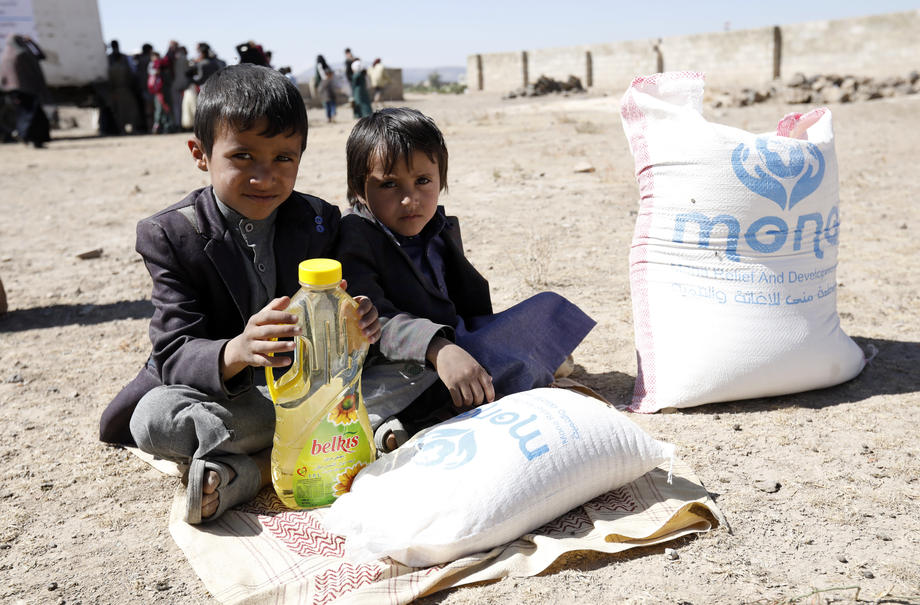 Conflict-affected Yemenis get humanitarian aid