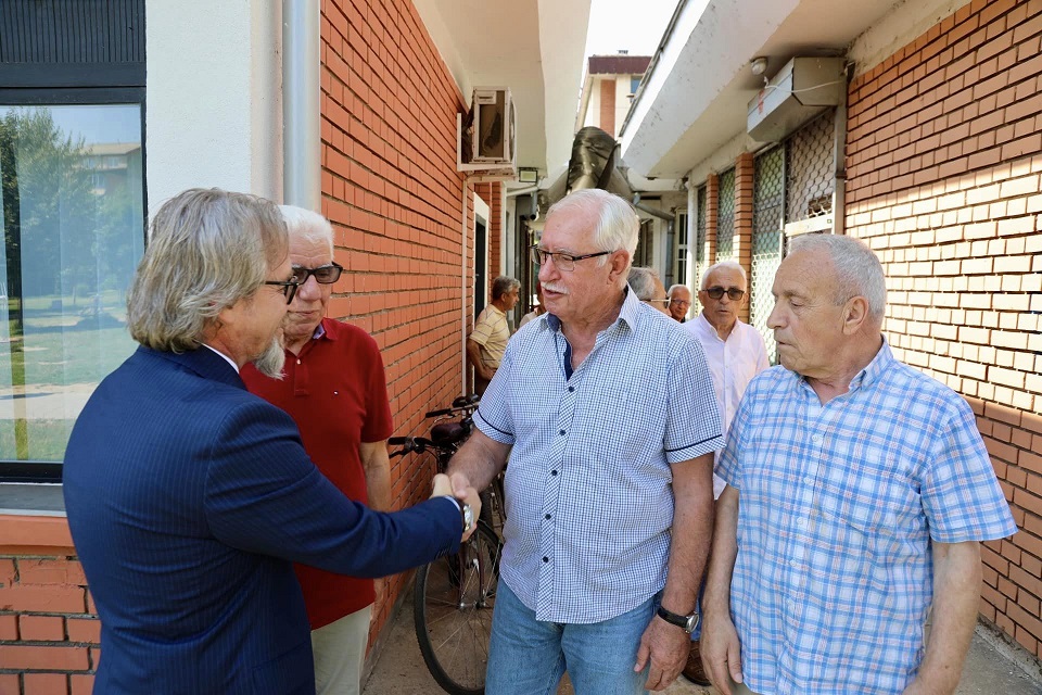 Limani so penzioneri