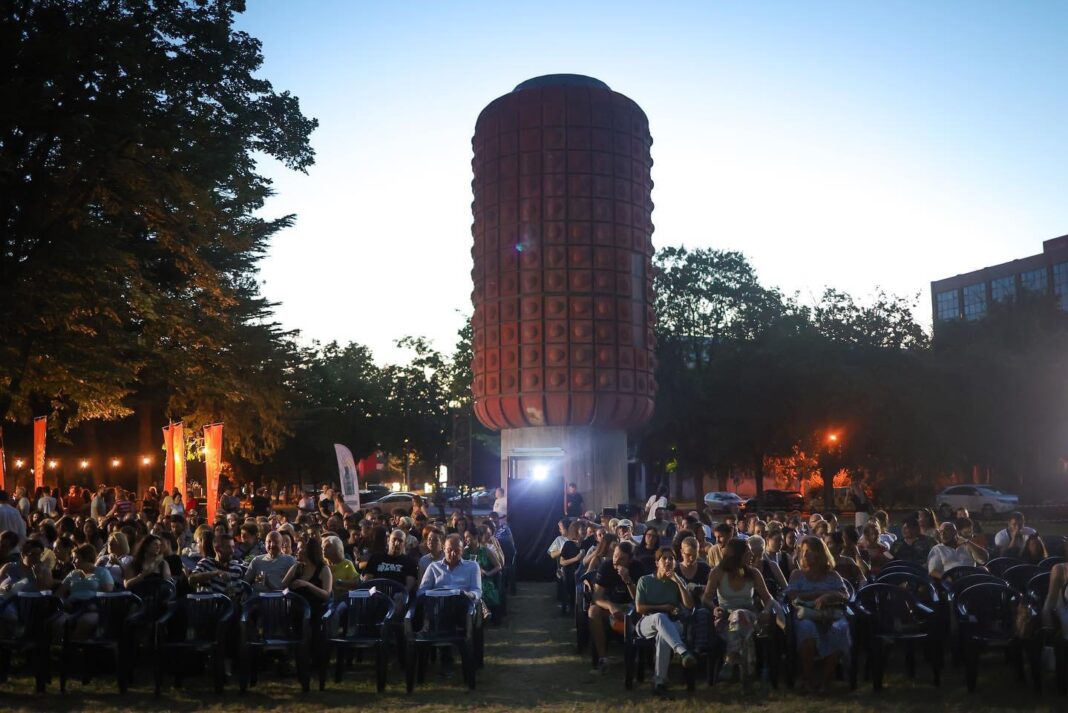 Sinedejs proekcija otvoreno