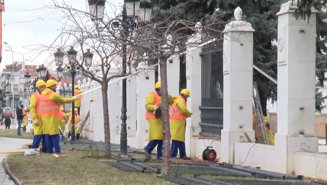 Vladata ogradata se uriva