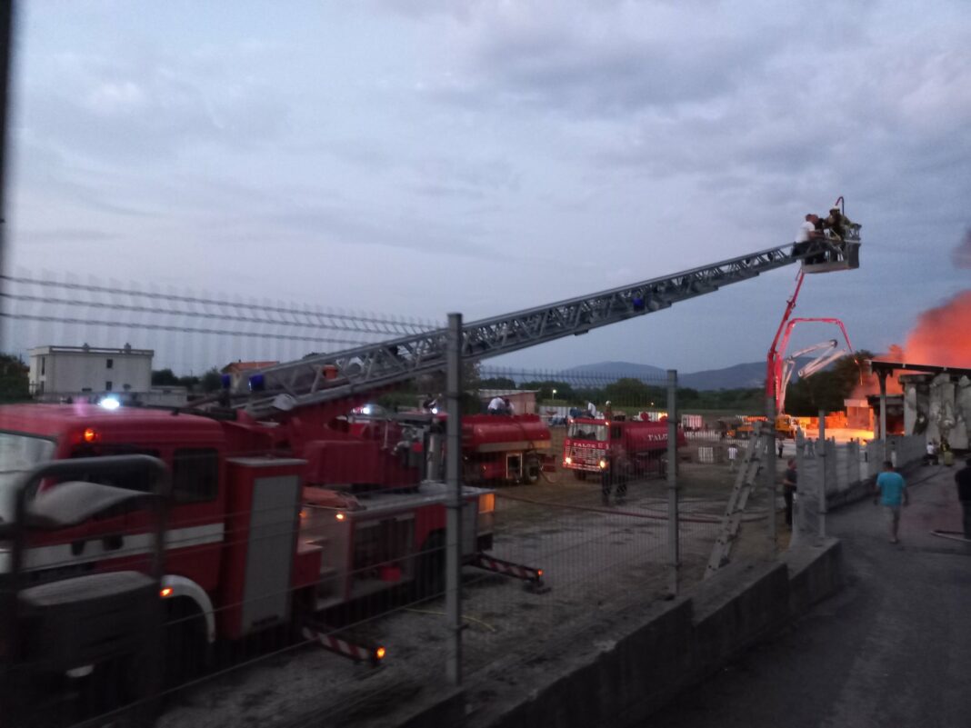 pozar fabrika tetovo foto 4