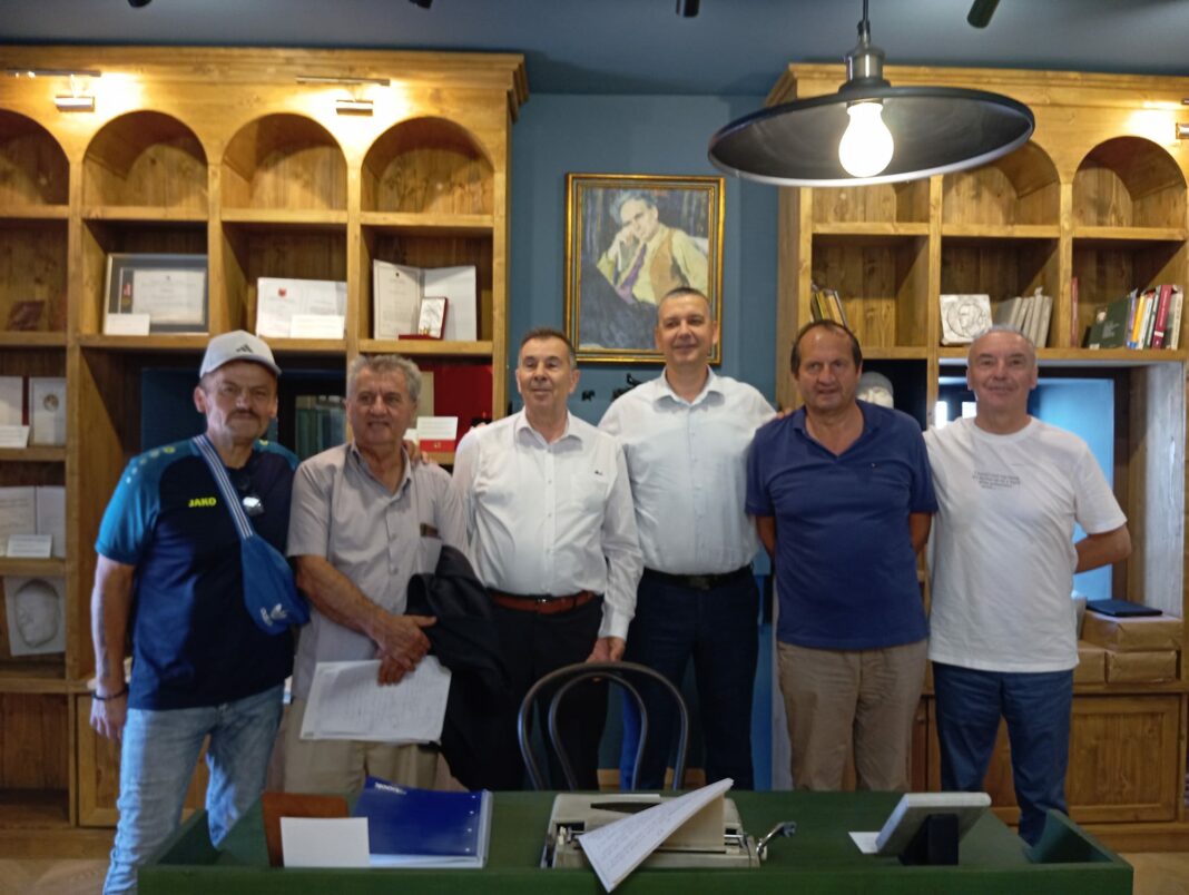 ПУСТЕЦ ДВА ФОТО