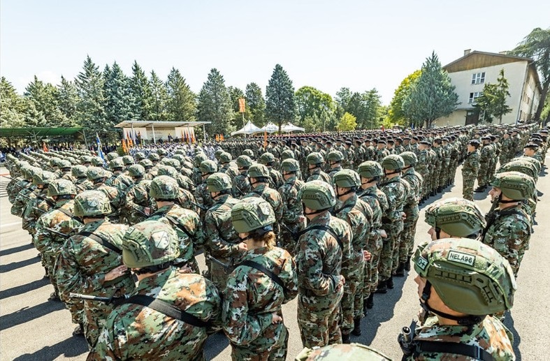 Vojnici_Makedonski_Stroj_Golem_Odzad_Grb_