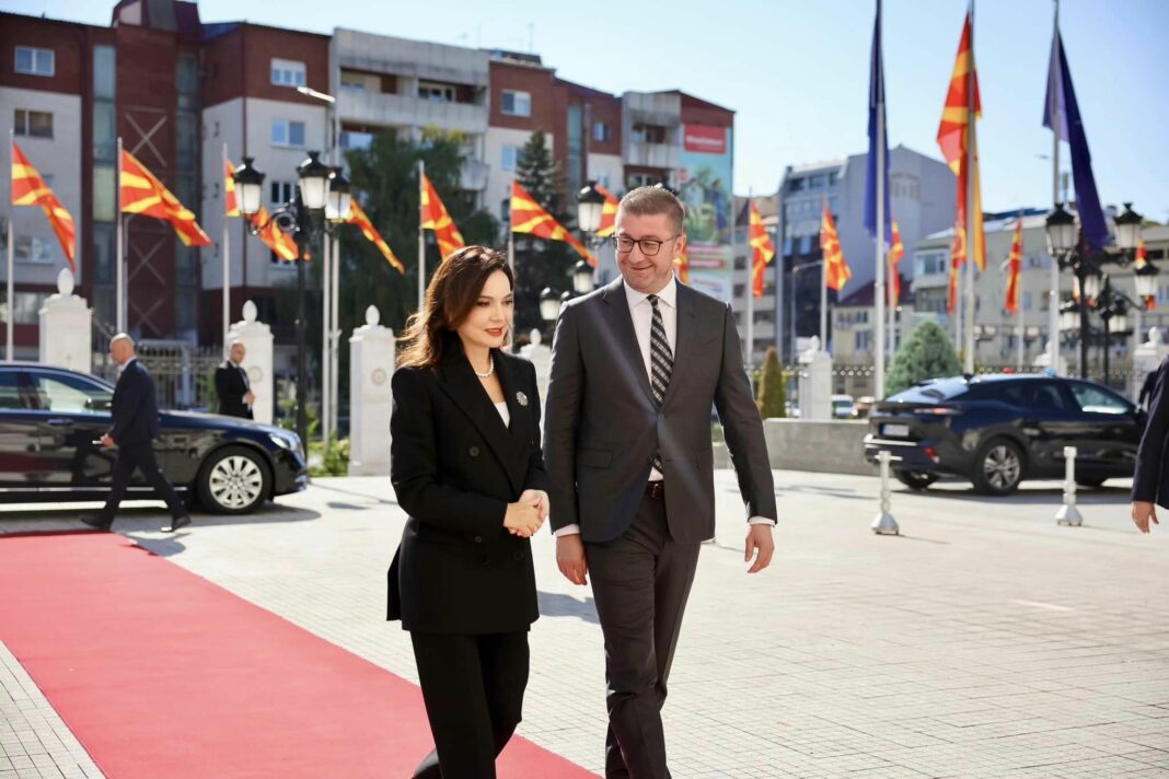 Elisa Spiropali so Mickoski pred vlada