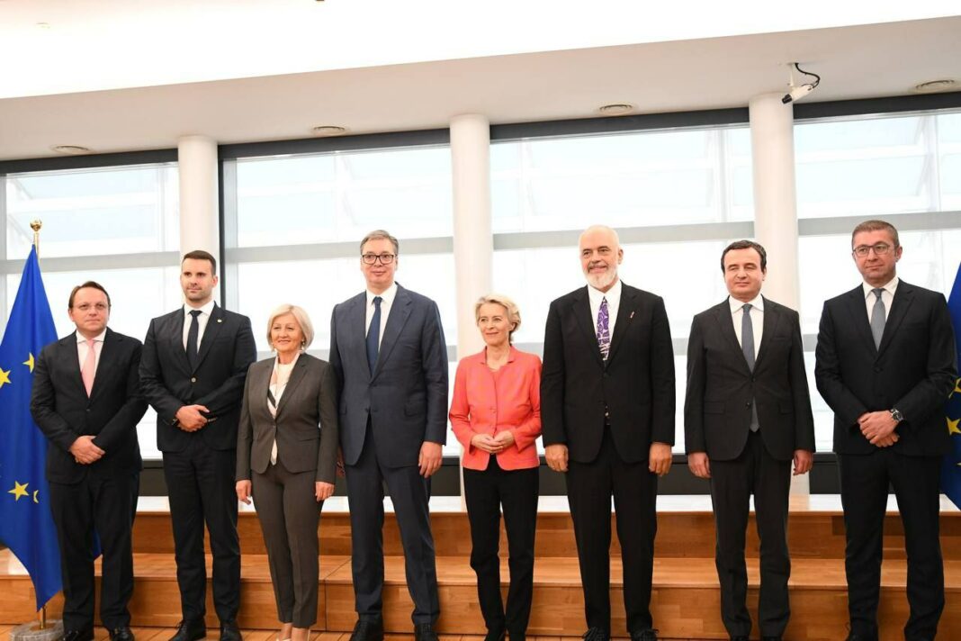 mickoski fon der lajen brisel 1