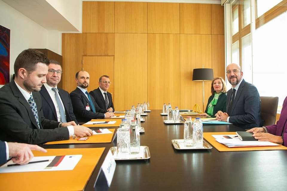 Mucunski Mickoski so Mishel