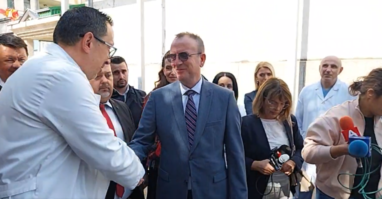 Taravari so direktorot na bolnica Stip