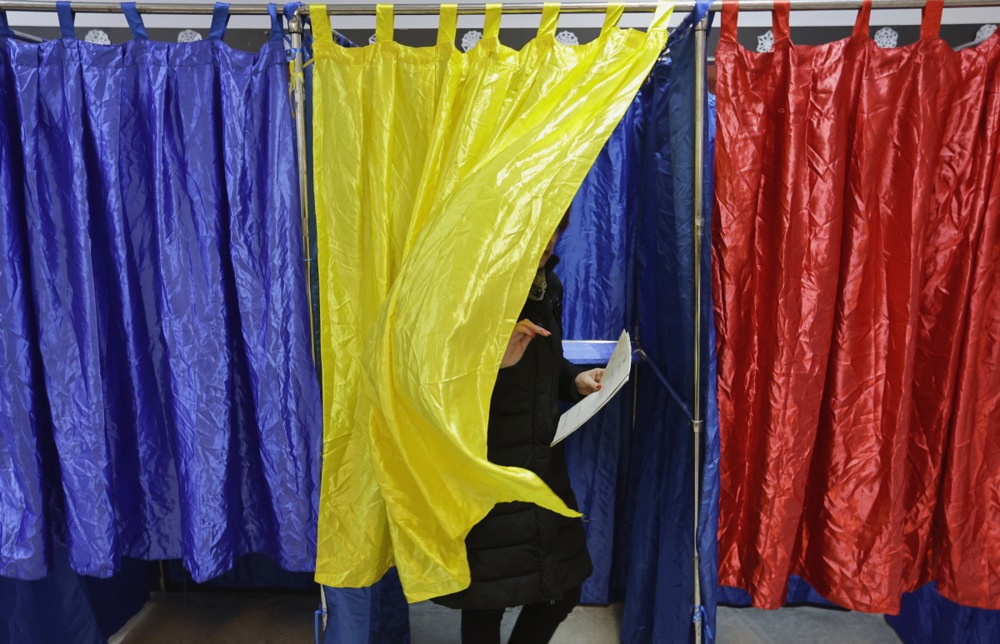 Romanians vote in parliamentary elections