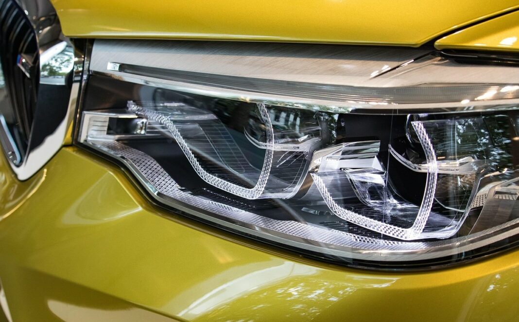 automobile-3635259_1280