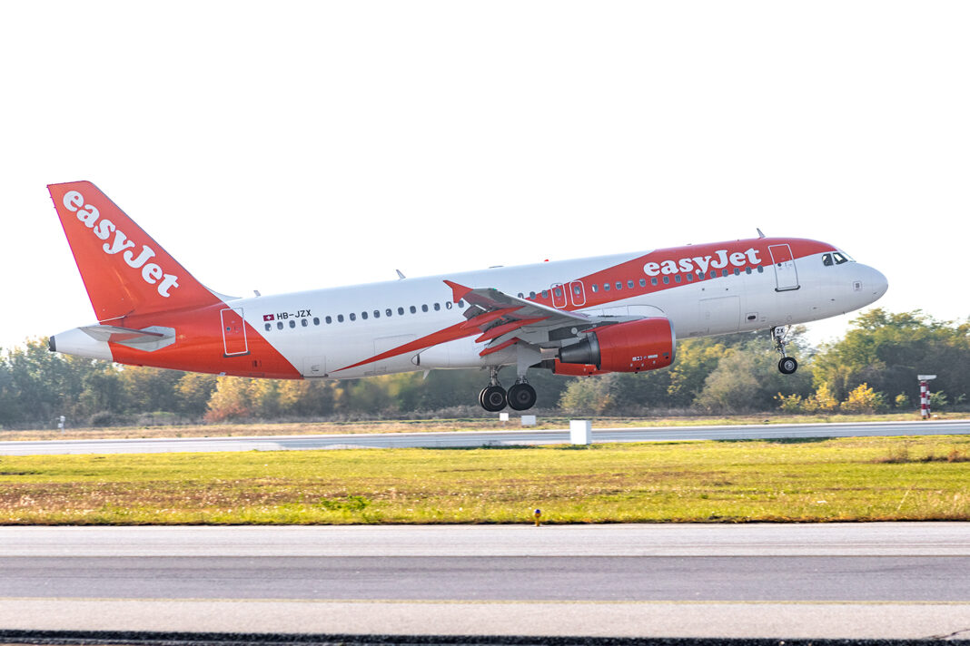 EasyJet landing