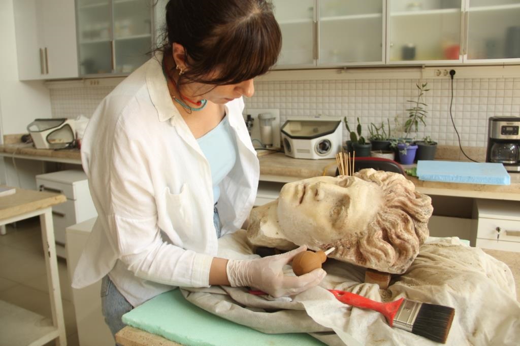 Glava na mitololskoto sustestvo Skila