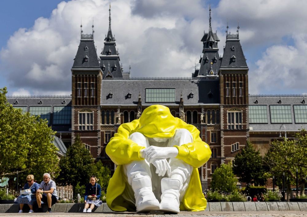 The Silent Struggle sculpture in Amsterdam