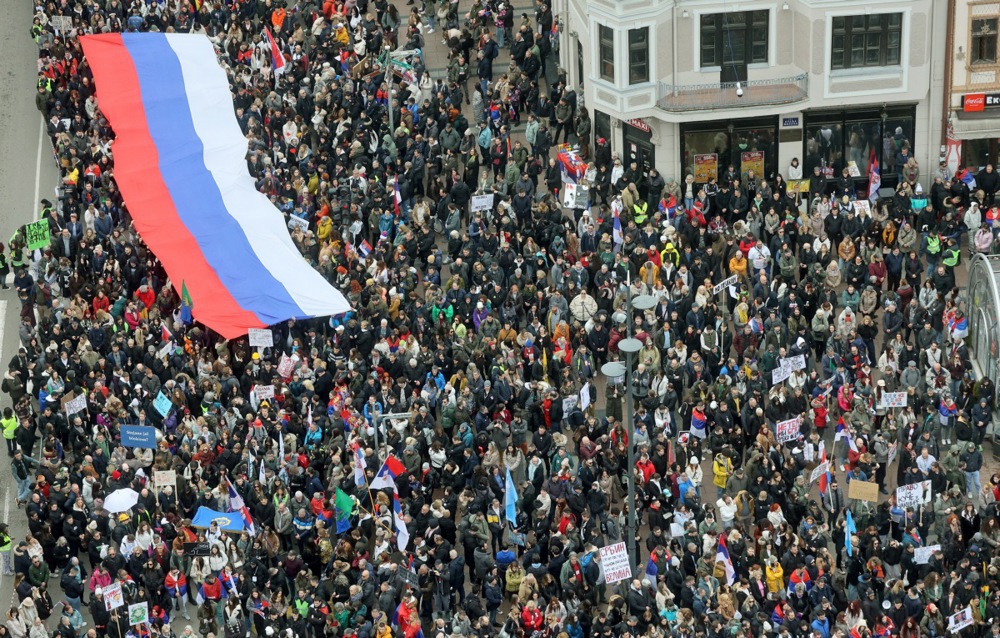 Students stage blockade in Nis over railway station canopy collapse