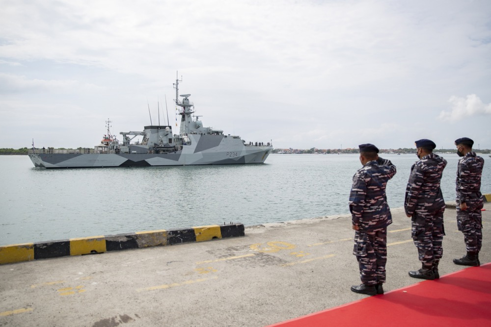 British Royal Navy HMS Spey docks in Bali